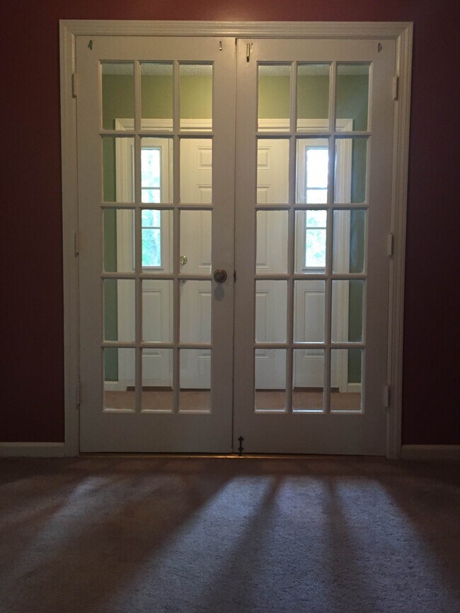 Building Photo - 114 Greenbriar Trail