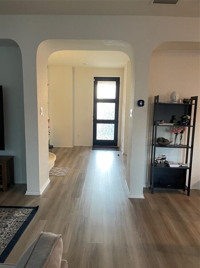 Building Photo - 1537 Sonny Dr