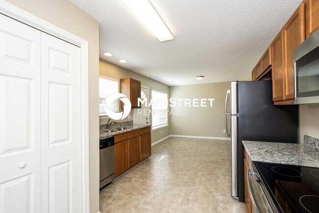 Building Photo - 3 Bedroom Pet-Friendly Home in Charlotte, NC with Main Street Renewal