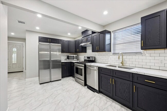 Building Photo - 378 Alabama Ave