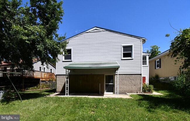 Building Photo - 1005 Woodsdale Rd