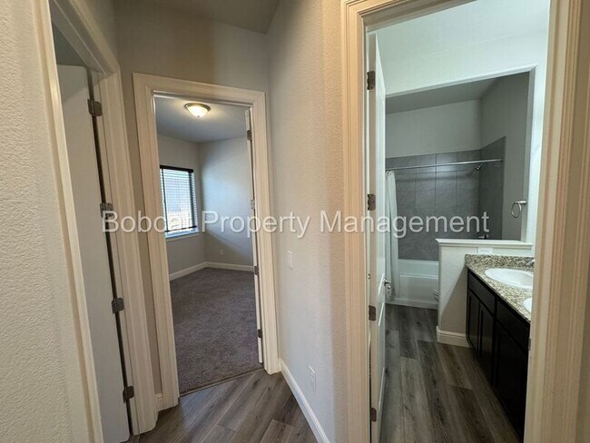 Building Photo - 925 Cranfield Ct