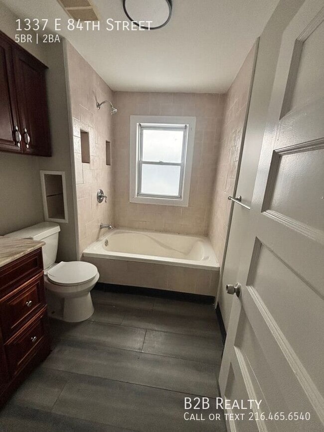 Building Photo - 1337 E 84th St