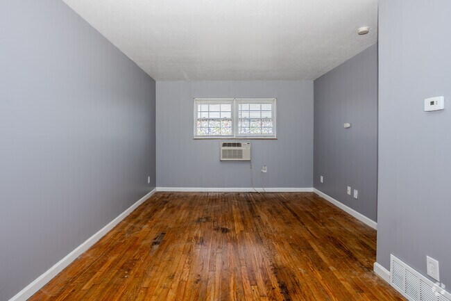 1BR, 1BA - 465SF - Living Room - Hilton Arms