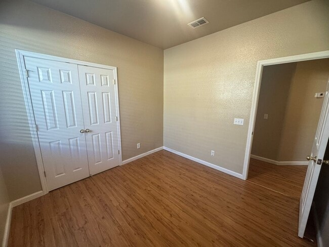 Building Photo - Spacious 4 Bedroom Home in Elk Grove