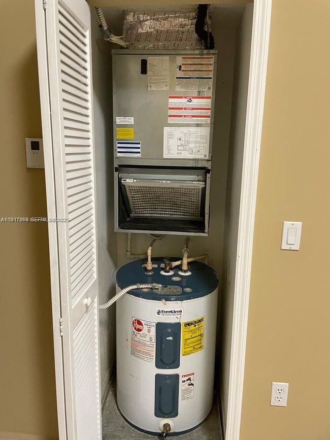 Building Photo - 2920 SE 13th Rd