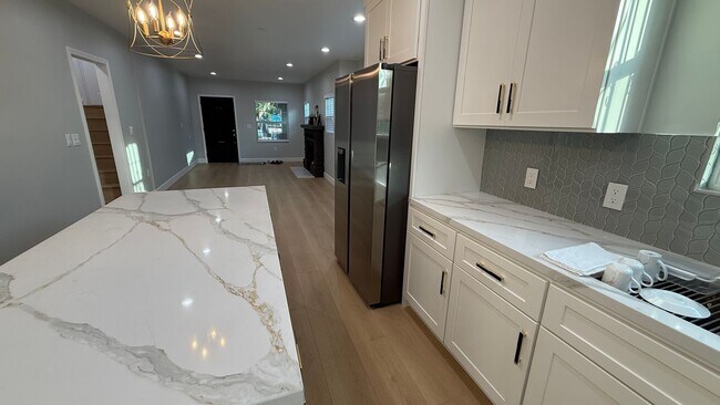 Building Photo - EPIC REA: Charming 2 Bed/ 1 Bath Home in O...