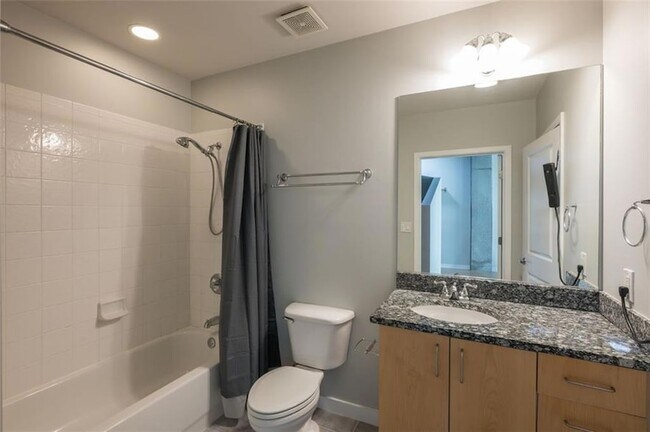 Building Photo - 943 Peachtree St NE