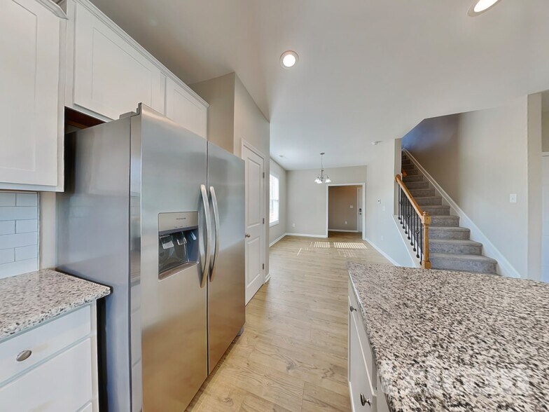 Building Photo - 76 Fresco Dr