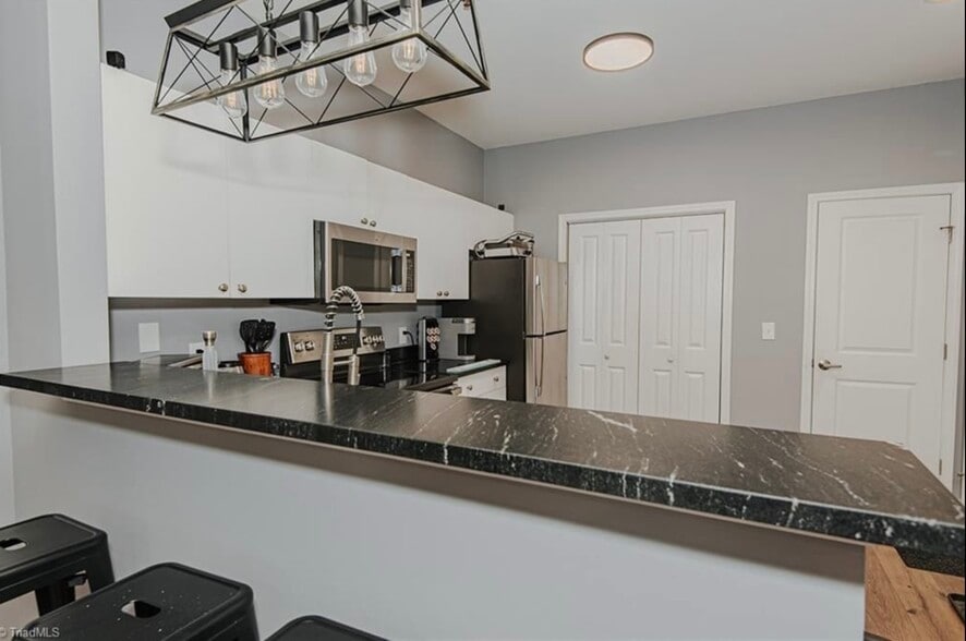 Building Photo - 302 Campus Walk Trl