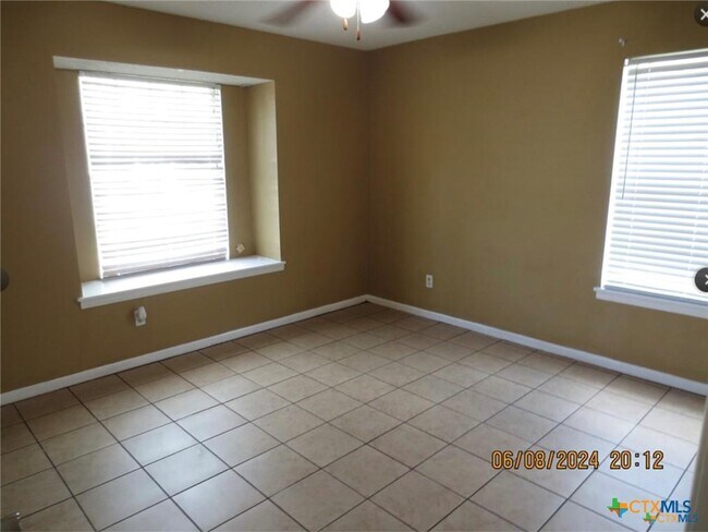 Building Photo - 205 Avalon Dr