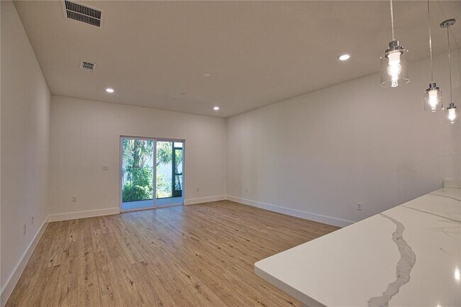 Building Photo - 289 Boundary Blvd