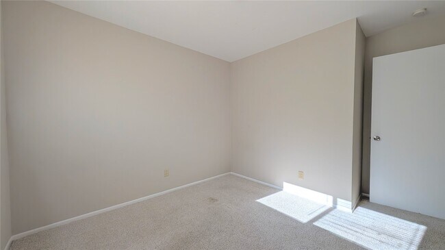 Building Photo - 3356 Clemens Dr