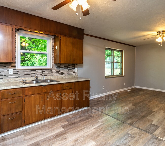 Building Photo - 2313 Brice St