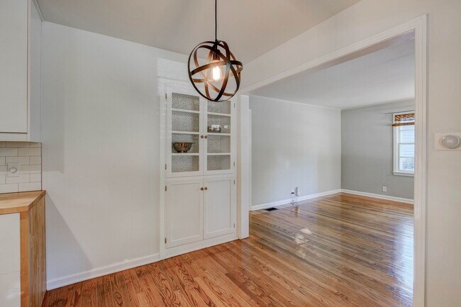 Building Photo - 5628 Norwaldo Ave