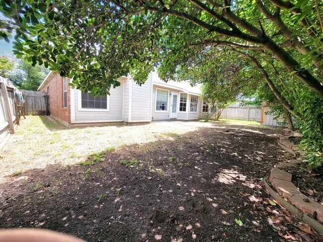 Building Photo - 3/BR, 2/BA Home with Spacious Layout & Lar...