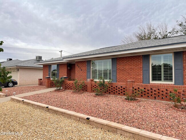 Building Photo - 9220 Lait Dr