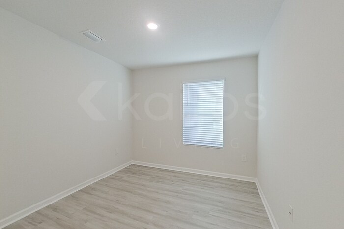 Building Photo - 261 Monarch Ln