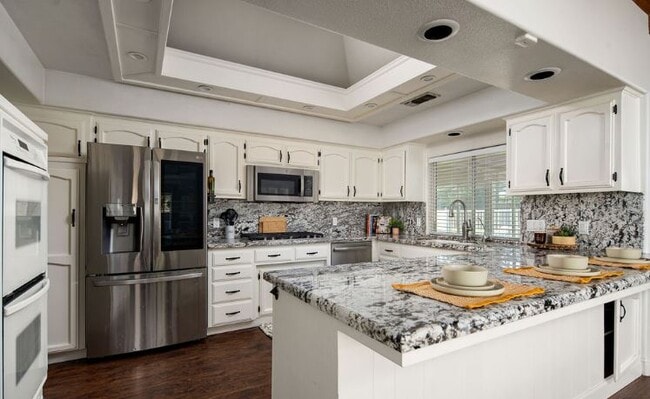 Building Photo - 13019 Queen Palm Ct