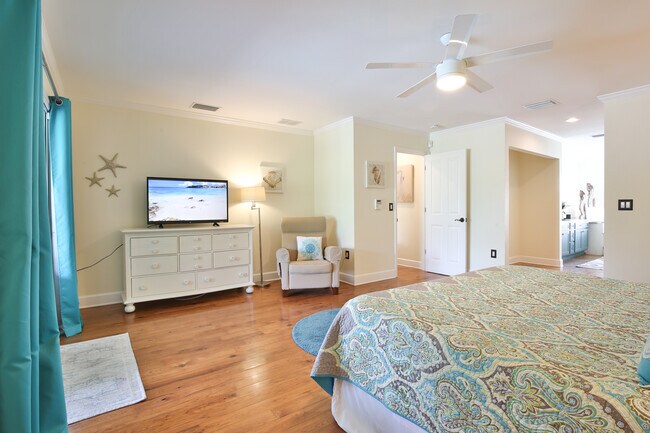 Building Photo - 927 80th St NW