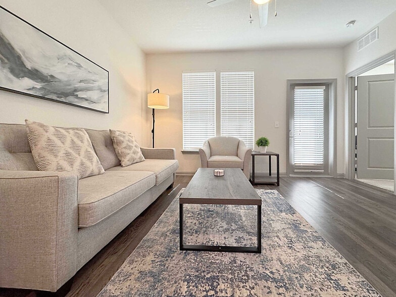 Building Photo - 1515 Flournoy Lp