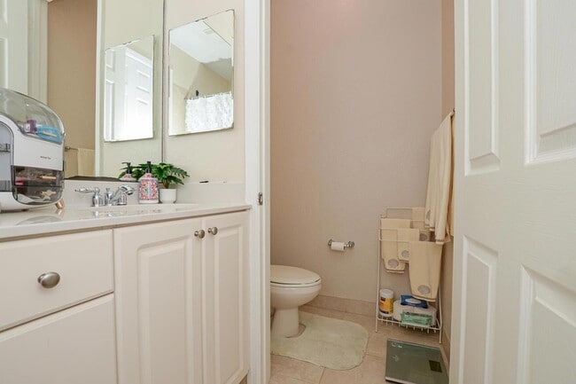 Building Photo - 9949 E Villa Cir