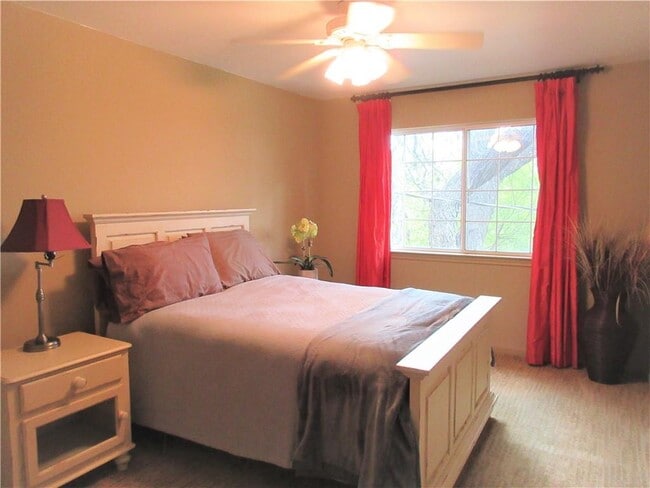 Building Photo - 1702 Newning Ave