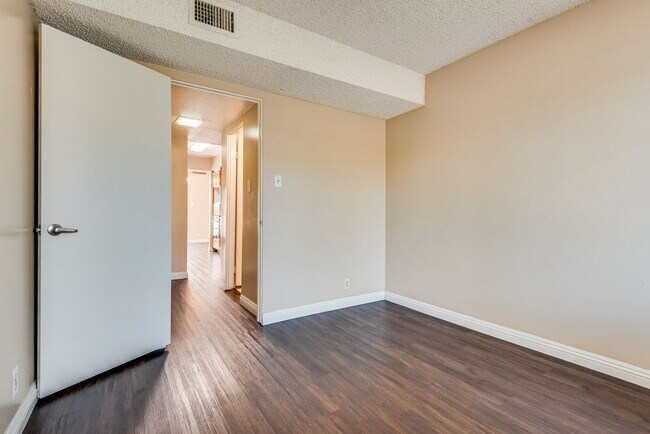 Building Photo - 3016 El Camino Ave