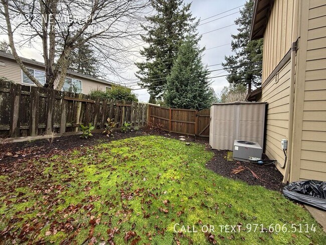 Building Photo - 2432 NE View Pl