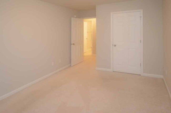 Building Photo - 226 Duncraig Dr