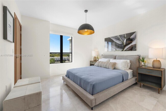 Building Photo - 701 Valencia Ave