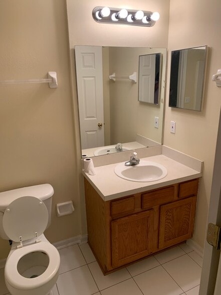 Building Photo - 3013 Thorn Glen Ct