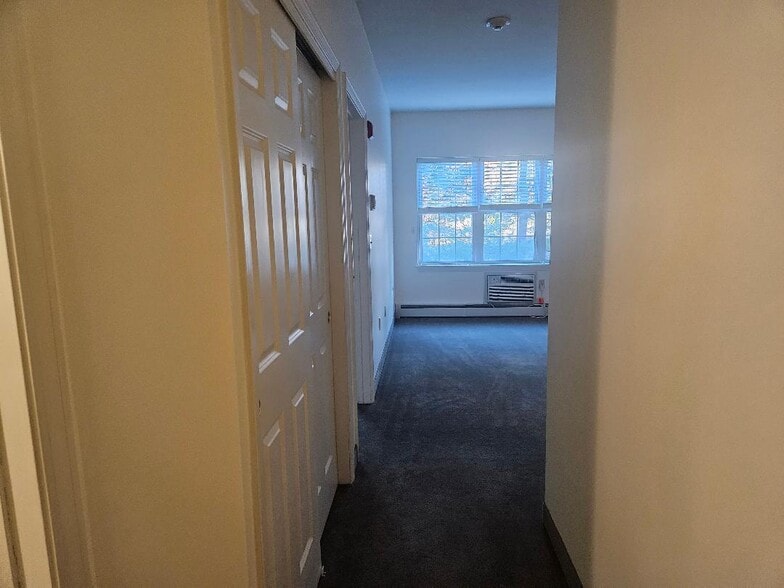 Hallway entryway - 486 Nashua St