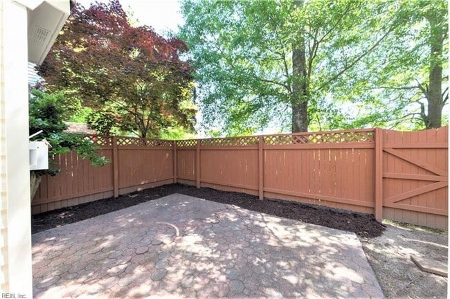 Building Photo - 176 White Cedar Ln