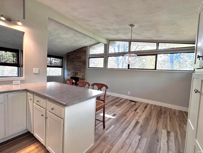 Building Photo - 7102 Woodhue Ln