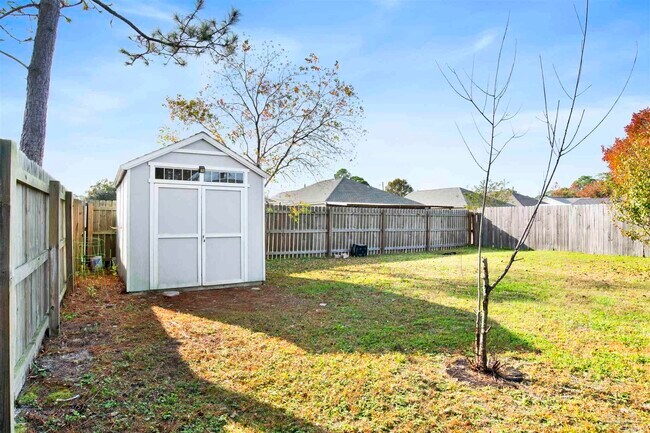 Building Photo - 165 Valdosta Ave