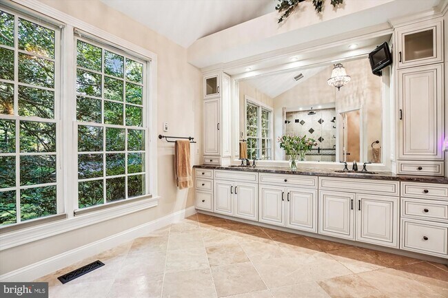 Building Photo - 9454 Newbridge Dr