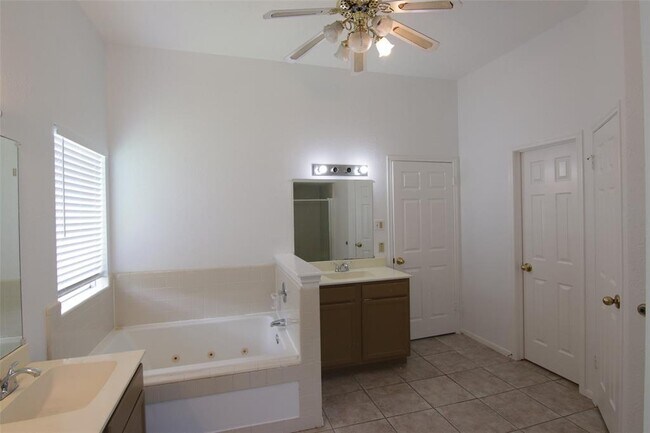 Building Photo - 1238 Manchester Cir