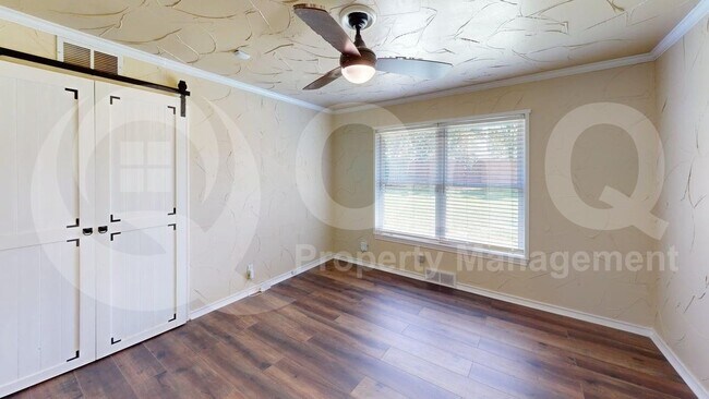 Building Photo - 6458 Royal Ln