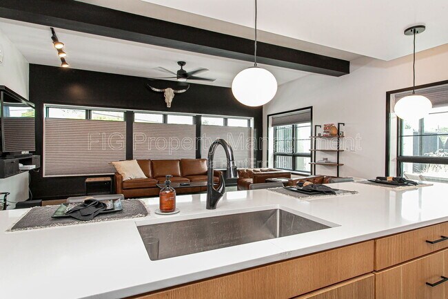 Building Photo - 3415 N Broadway