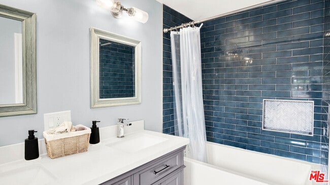 Building Photo - 252 E 47th St