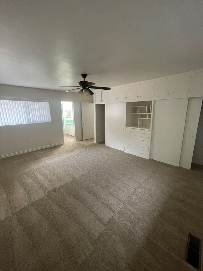 Building Photo - Expansive 3BD/2BA in North PB w/ Bay and O...