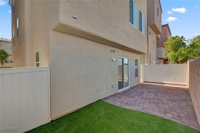 Building Photo - 6646 Colorado Spruce St
