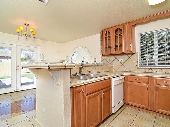 Building Photo - An attractive 3 bedroom, 2 bath, 1352 square foot home is now available for rent