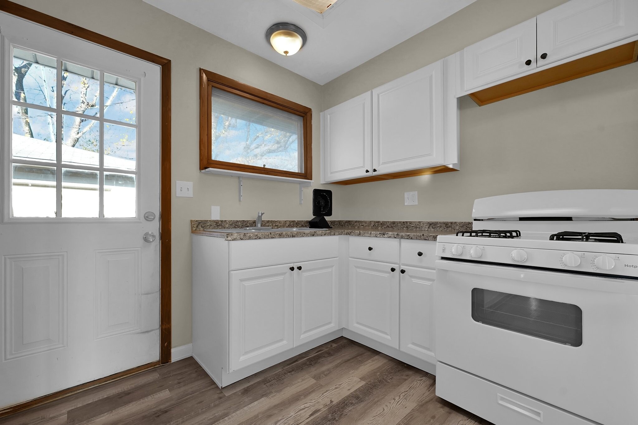 Building Photo - 995 Wiltshire Rd