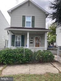 Building Photo - 215 Elder St