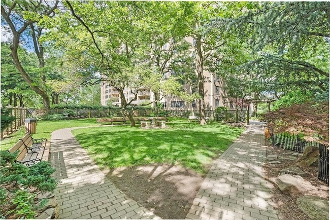 Building Photo - 201 St Pauls Ave