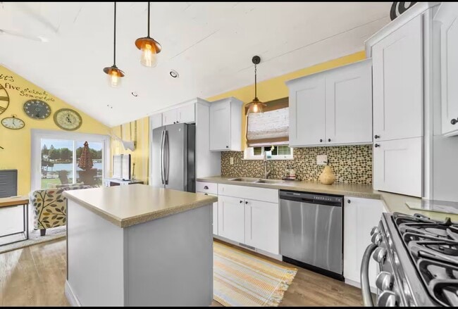 Building Photo - 8043 S Portage Rd