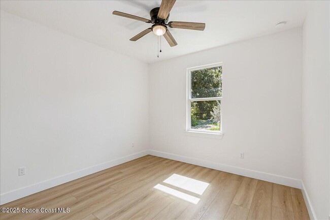 Building Photo - 176 Sunset Dr
