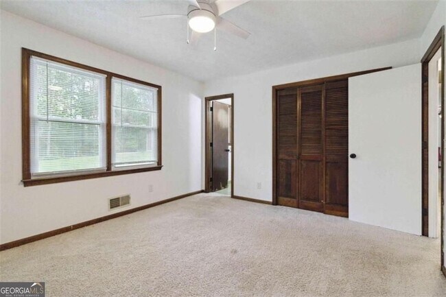 Building Photo - 3040 Land Rd